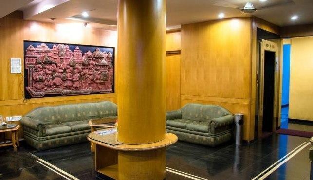 מייזור Hotel Bombay Tiffanys מראה חיצוני תמונה